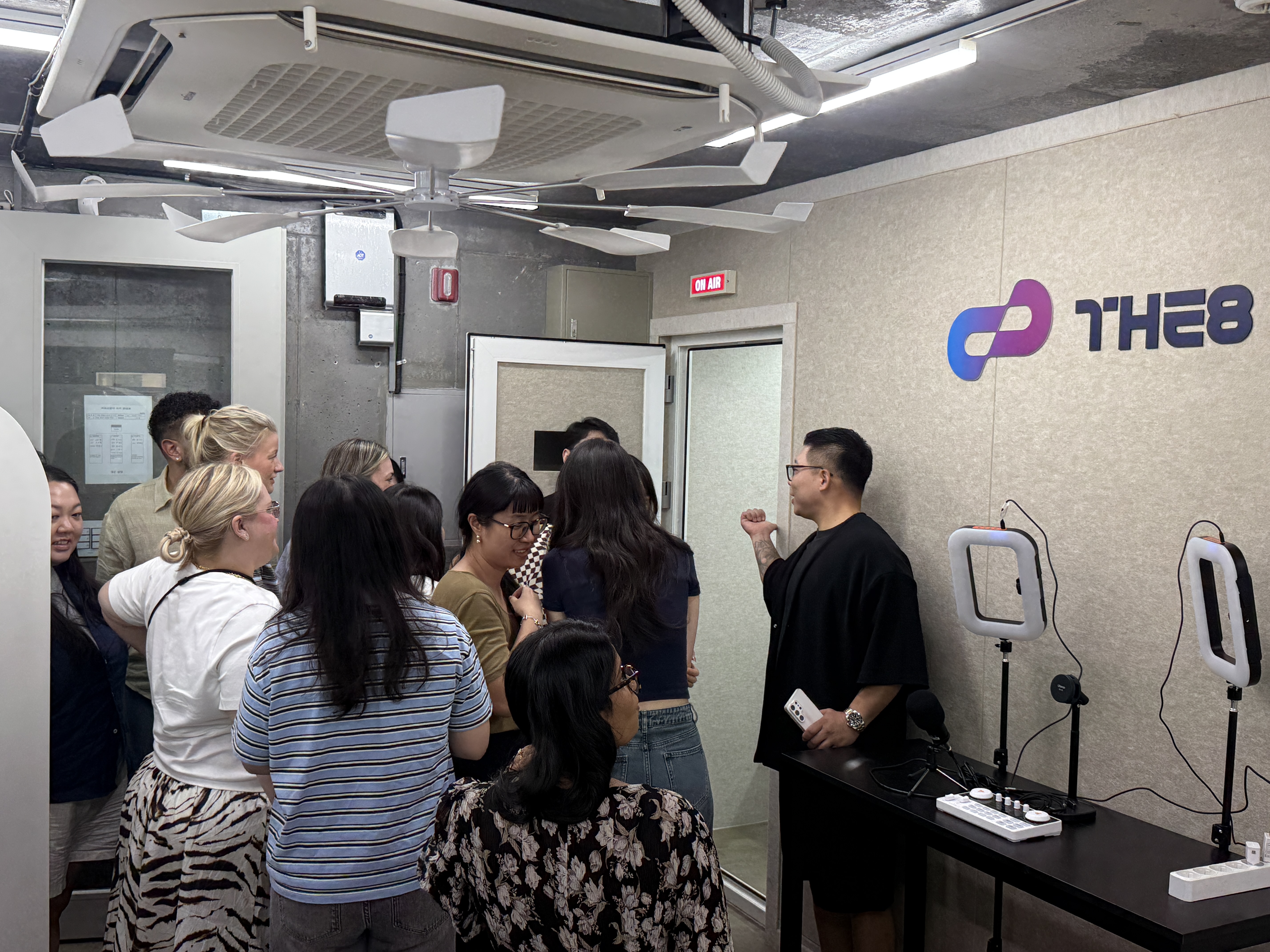 TikTok 본사 글로벌 리더 16인, 더에잇이엔티 사옥 방문 및 미팅 진행 · 사진 4